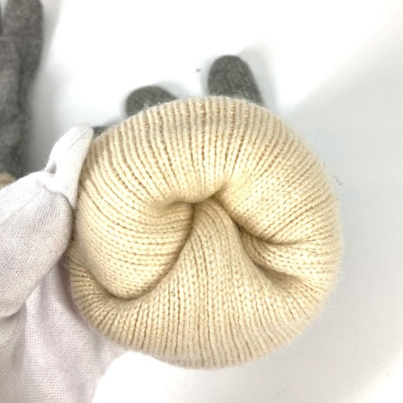 CHANEL Gray Love Gloves - Picture 9 of 11